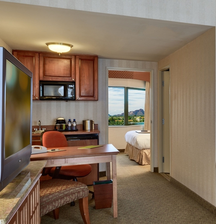 Imagen de la habitación del Hotel Doubletree Suites By Hilton Phoenix. Foto 8