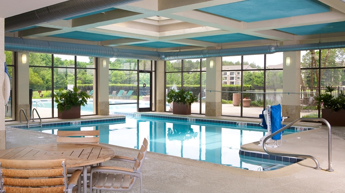 Imagen de la piscina del Hotel Doubletree Suites By Hilton Raleigh - Durham. Foto 12