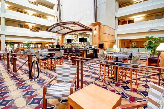 Imagen del bar/restaurante del Hotel Doubletree Suites By Hilton Seattle Airport - Southcenter. Foto 3