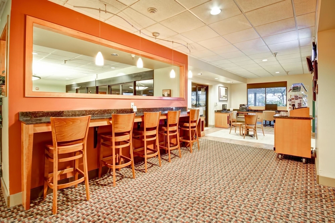 Imagen del bar/restaurante del Hotel Doubletree Suites By Hilton Seattle Airport - Southcenter. Foto 5