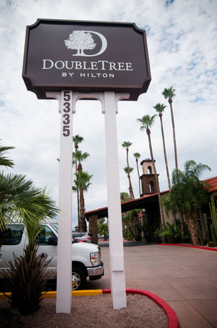 Imagen de los exteriores del Hotel Doubletree Suites By Hilton Tucson - Williams Center. Foto 9