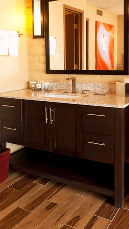 Imagen del bar/restaurante del Hotel Doubletree Suites By Hilton Tucson - Williams Center. Foto 3