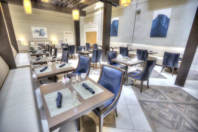 Imagen del bar/restaurante del Hotel Doubletree Suites by Hilton at The Battery Atlanta. Foto 5
