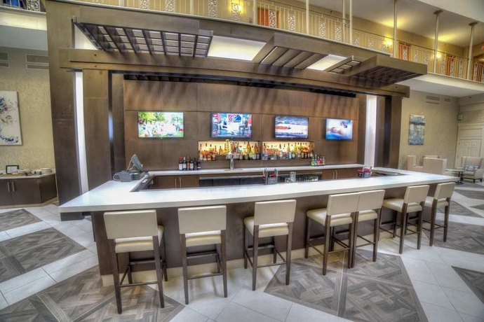 Imagen del bar/restaurante del Hotel Doubletree Suites by Hilton at The Battery Atlanta. Foto 7