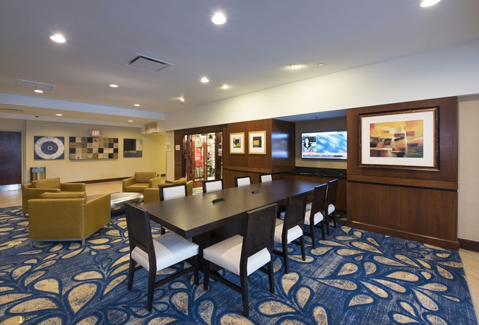 Imagen de los interiores del Hotel Doubletree Tampa Airport. Foto 10