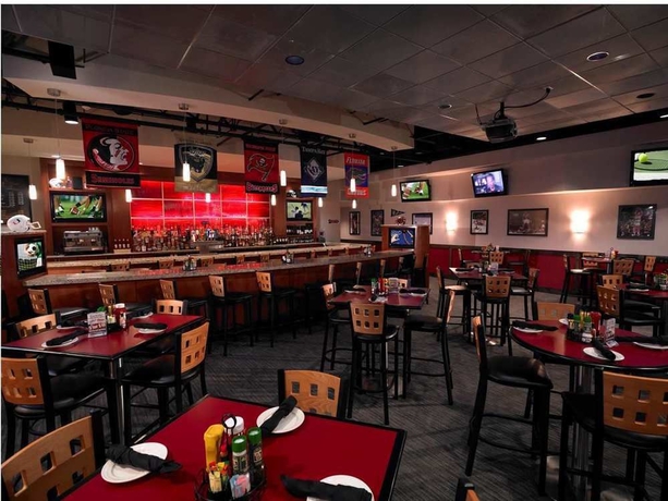 Imagen de los interiores del Hotel Doubletree Tampa Airport. Foto 12