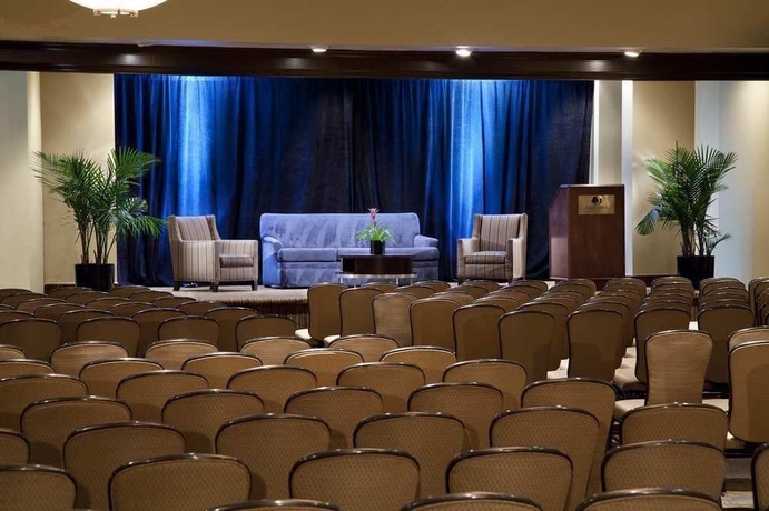 Imagen de los interiores del Hotel Doubletree Tampa Airport. Foto 13