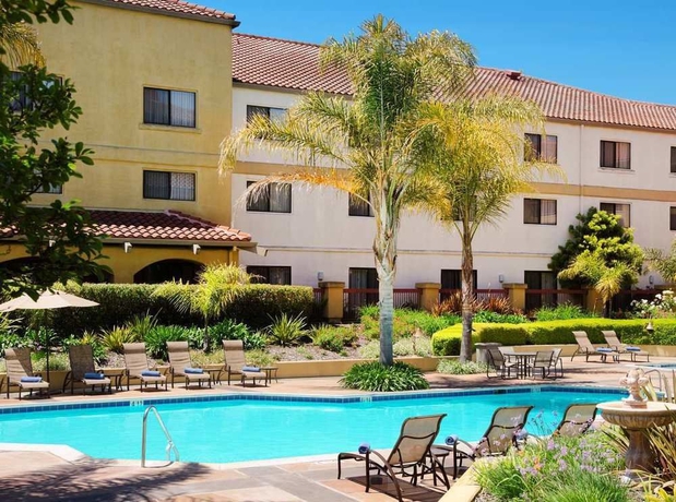 Imagen de la piscina del Hotel Doubletree by Hilton Hotel Sonoma Wine Country. Foto 16