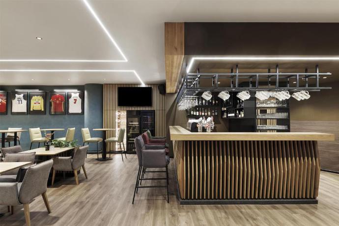 Imagen del bar/restaurante del Hotel Doubletree by Hilton Ljubljana. Foto 2