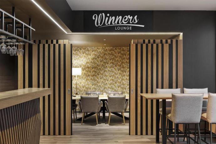 Imagen del bar/restaurante del Hotel Doubletree by Hilton Ljubljana. Foto 4