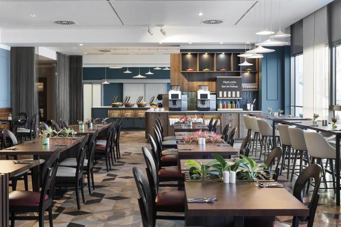 Imagen del bar/restaurante del Hotel Doubletree by Hilton Ljubljana. Foto 5