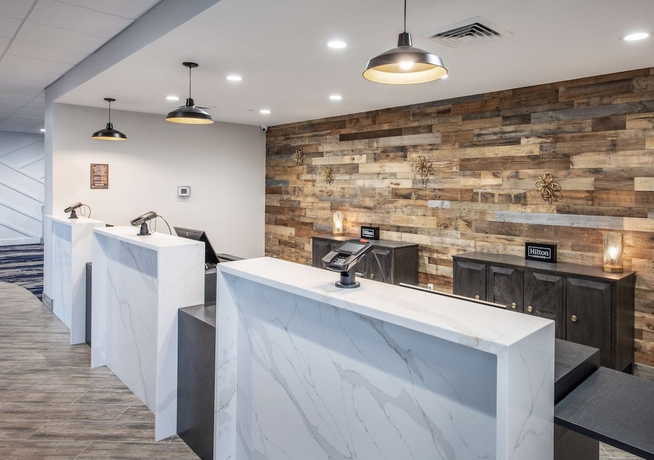 Imagen de los interiores del Hotel Doubletree by Hilton Monroe Township Cranbury. Foto 13