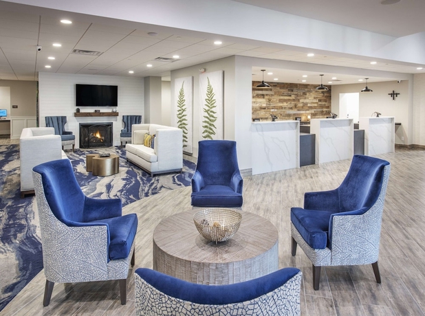 Imagen de los interiores del Hotel Doubletree by Hilton Monroe Township Cranbury. Foto 14