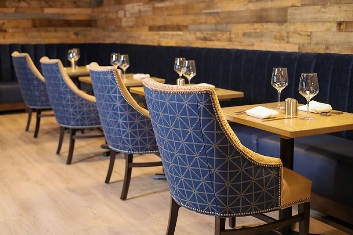 Imagen del bar/restaurante del Hotel Doubletree by Hilton Monroe Township Cranbury. Foto 4