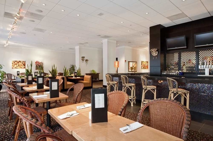 Imagen del bar/restaurante del Hotel Doubletree by Hilton at the Entrance to Universal. Foto 2