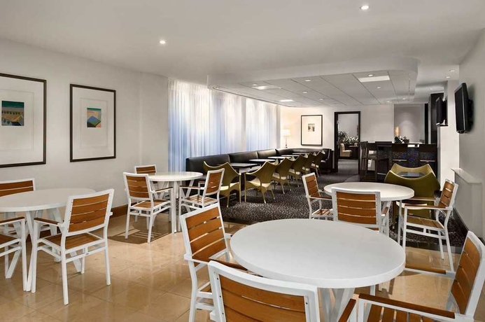 Imagen del bar/restaurante del Hotel Doubletree by Hilton at the Entrance to Universal. Foto 3