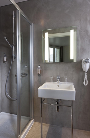 Imagen de la habitación del Hotel Douglas. Foto 14