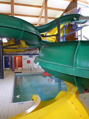 Imagen de la piscina del Hotel Douglas Fir Resort and Chalets. Foto 11