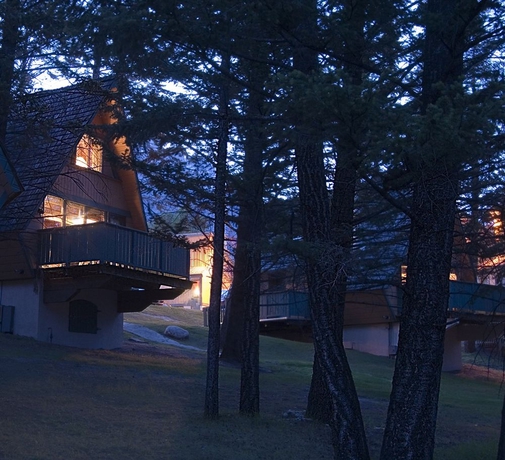 Imagen de los exteriores del Hotel Douglas Fir Resort and Chalets. Foto 5