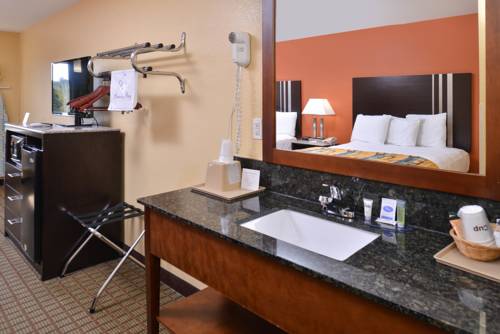 Imagen de la habitación del Hotel Douglas Inn and Suites, Cleveland. Foto 6