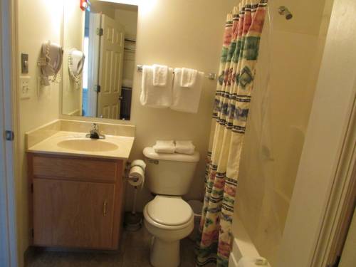 Imagen de la habitación del Hotel Douglas Inn and Suites. Foto 6