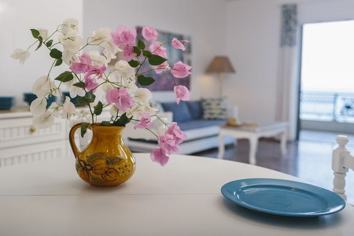 Imagen de la habitación del Hotel Douka Seafront Residences. Foto 9