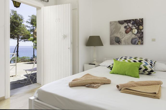 Imagen de la habitación del Hotel Douka Seafront Residences. Foto 10