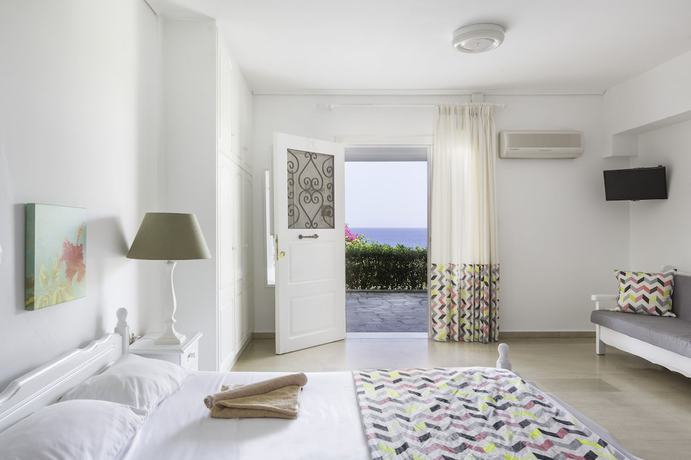 Imagen de la habitación del Hotel Douka Seafront Residences. Foto 17