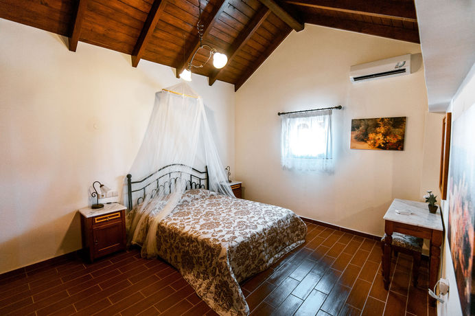 Imagen de los exteriores del Hotel Douliana Villas. Foto 9