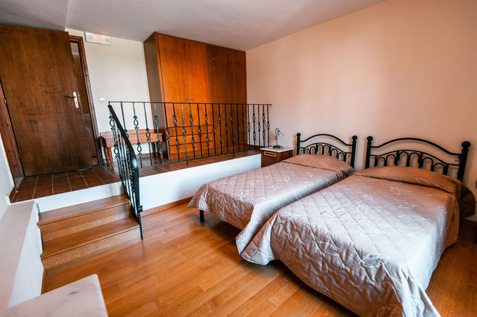 Imagen de la habitación del Hotel Douliana Villas. Foto 3