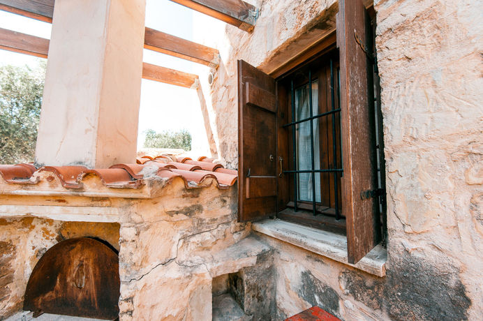 Imagen de los exteriores del Hotel Douliana Villas. Foto 10