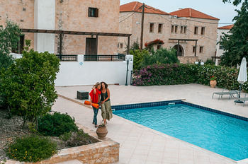 Imagen de los exteriores del Hotel Douliana Villas. Foto 11