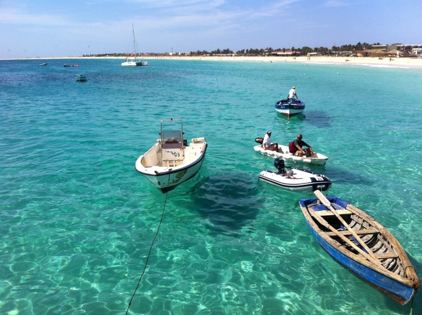 Imagen de los exteriores del Hotel Dourada Studios. Foto 9