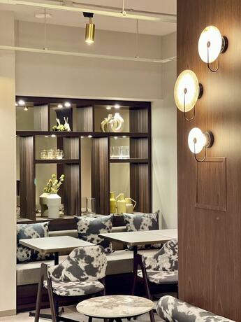 Imagen del bar/restaurante del Hotel Doutonboricrystalhotel3. Foto 12