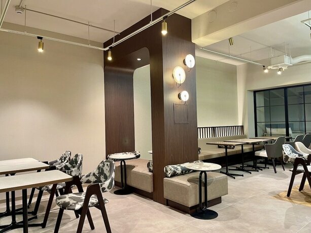 Imagen del bar/restaurante del Hotel Doutonboricrystalhotel3. Foto 13