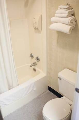 Imagen de la habitación del Hotel Dover Inn and Suites. Foto 9