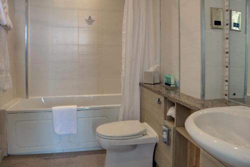 Imagen de la habitación del Hotel Dover Marina & Spa, Tapestry Collection by Hilton. Foto 8