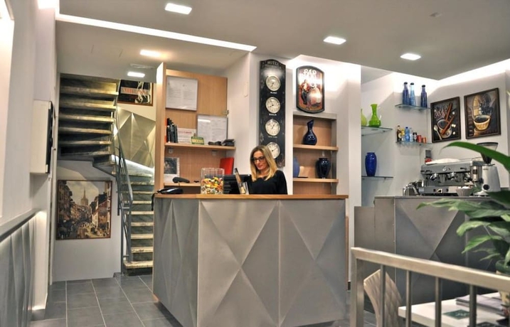 Imagen de los interiores del Hotel Dover, Mil&aacute;n. Foto 17