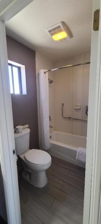 Imagen de la habitación del Hotel Dow Villa Motel. Foto 12