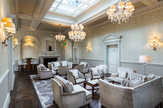 Imagen de los interiores del Hotel Down Hall. Foto 16