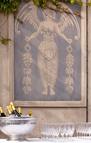 Imagen general del Hotel Down Hall. Foto 3