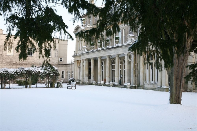 Imagen de los exteriores del Hotel Down Hall. Foto 12