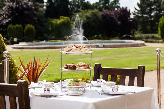 Imagen del bar/restaurante del Hotel Down Hall. Foto 6