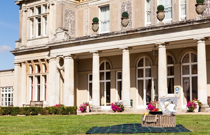 Imagen de los exteriores del Hotel Down Hall. Foto 15