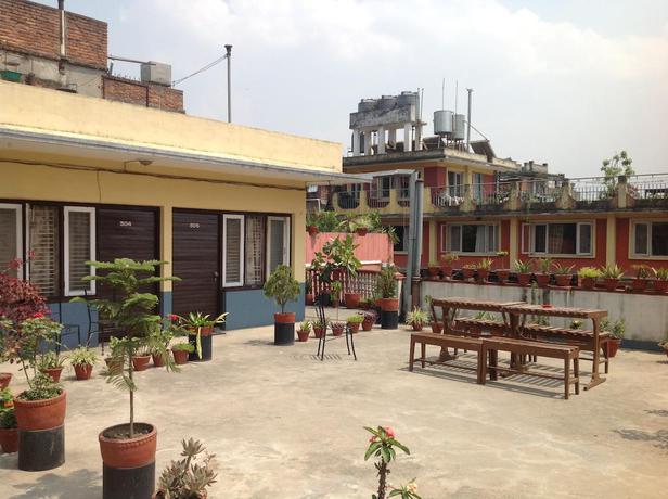 Imagen de los exteriores del Hotel Down Town, Katmandu. Foto 5