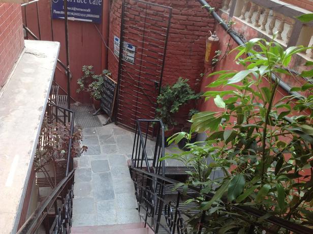 Imagen de los exteriores del Hotel Down Town, Katmandu. Foto 6