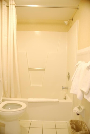 Imagen de la habitación del Hotel Downbeach Inn. Foto 11