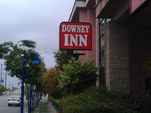 Imagen de la habitación del Hotel Downey Inn Luxury Suites. Foto 2