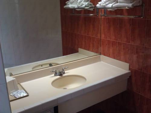 Imagen de la habitación del Hotel Downey Inn Luxury Suites. Foto 6