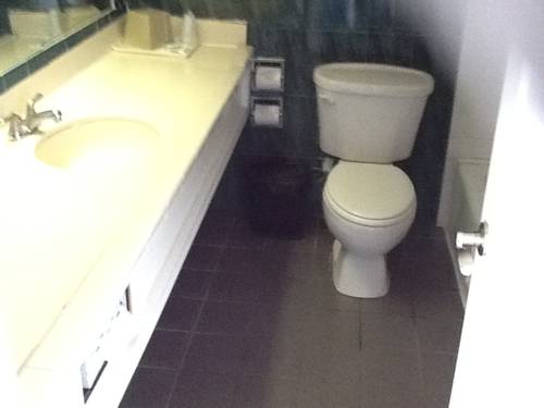 Imagen de la habitación del Hotel Downey Inn Luxury Suites. Foto 15